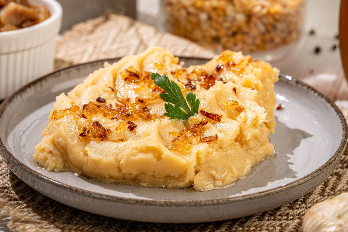 Czeszki w ten sposób smażą cebulkę. Jest chrupiąca i idealna na okrasę