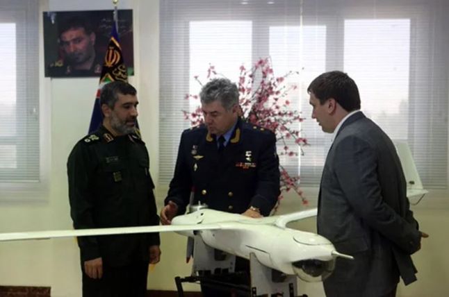 Irańczycy podarowali jeden egzemplarz Yasira ówczesnemu dowódcy rosyjskich sił powietrznych