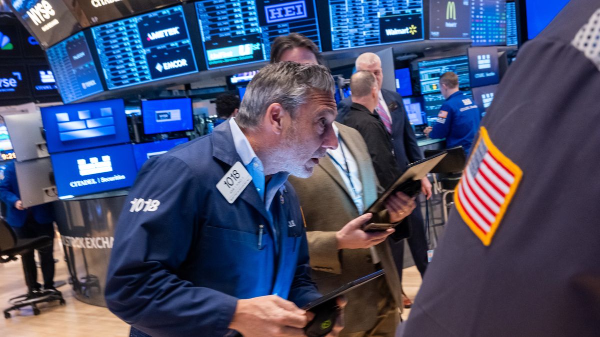 NEW YORK, NEW YORK - MARCH 03: Traders work on the New York Stock Exchange (NYSE) floor on March 03, 2025 in New York City. Despite growing concerns over proposed tariffs and continued tension with Ukraine, stocks rose on Monday, with the Dow up 70 points. (Photo by Spencer Platt/Getty Images)