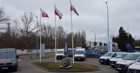 Poczta Polska z elektrycznymi autami. Dostawcami m.in. Mercedes i Volkswagen