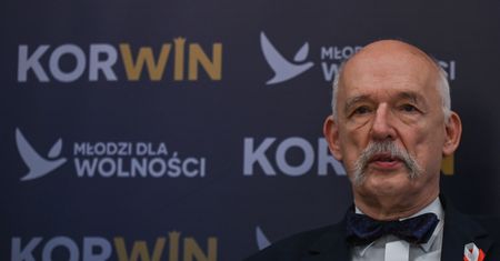 Korwin-Mikke chce odebrać im prawa wyborcze. Sam jest w tej grupie