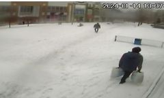 Naganne zachowanie kobiety. Przyłapały ją kamery