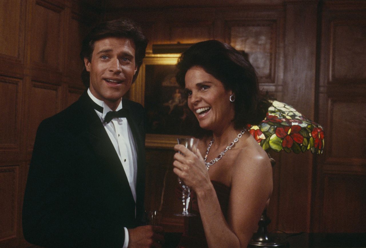 John James i Ali Macgraw w "Dynastii" 