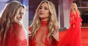 Kate Hudson eksponuje dekolt w sukni z prześwitami na festiwalu w Wenecji (ZDJĘCIA)