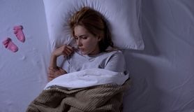 Poronienie zatrzymane – przyczyny, objawy i postępowanie