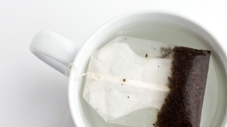 Teina zawarta w herbacie redukuje uczucie zmęczenia, poprawia pamięć i koncentrację, a także reguluje syntezę soków trawiennych. 