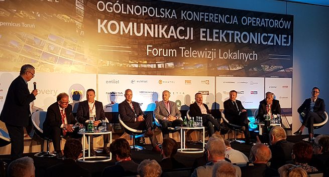 Nadawcy telewizyjni: reemisja kanałów w internecie bez opłat ma się nijak do must carry, must offer