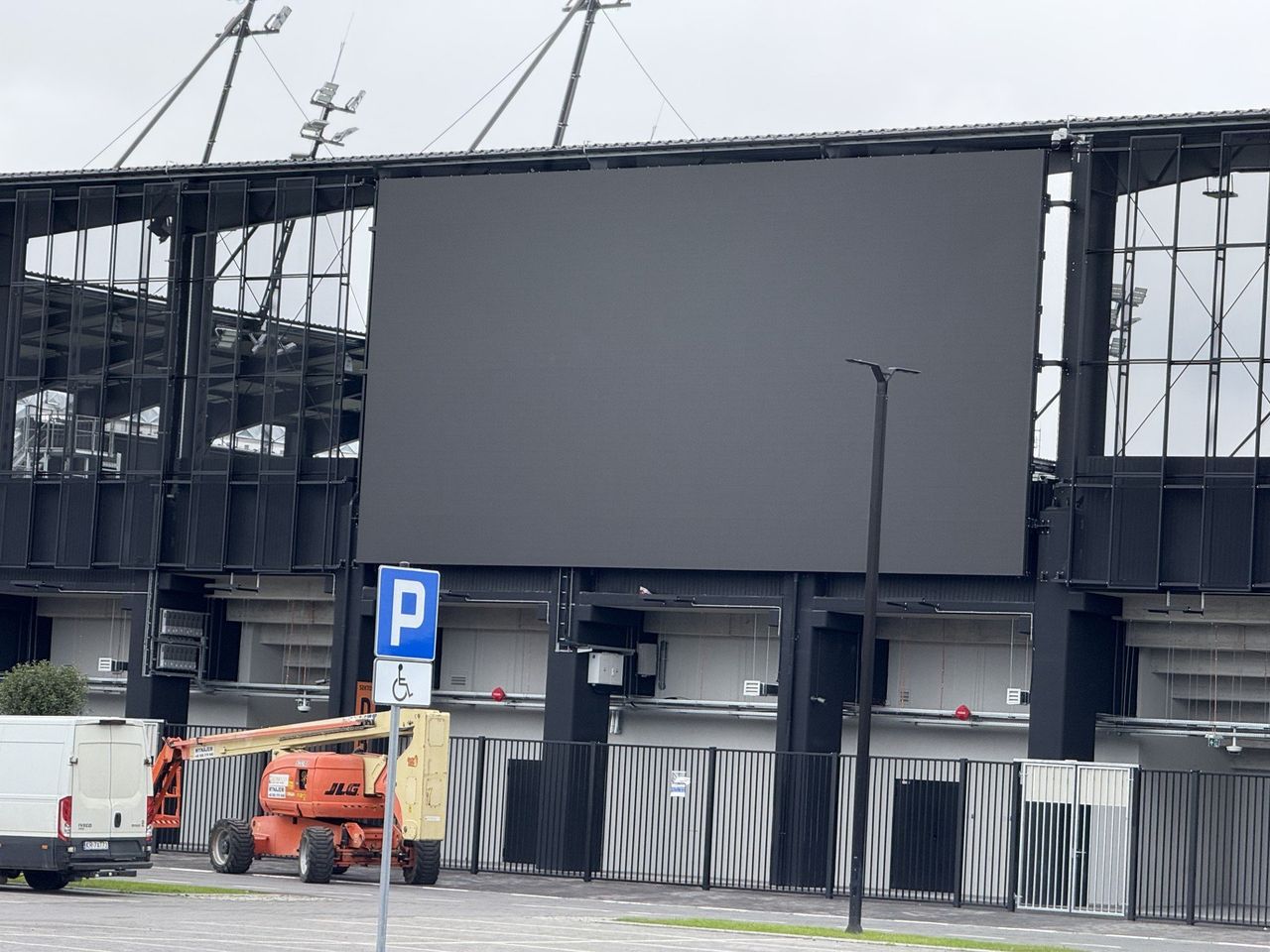 Nowy Sącz: Olbrzymi telebim na stadionie Sandecji jest wyłączony
