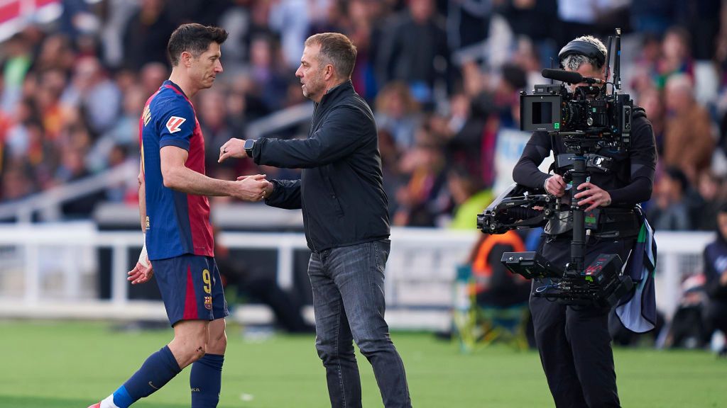 Getty Images / Pedro Salado / Robert Lewandowski i trener FC Barcelony Hansi Flick