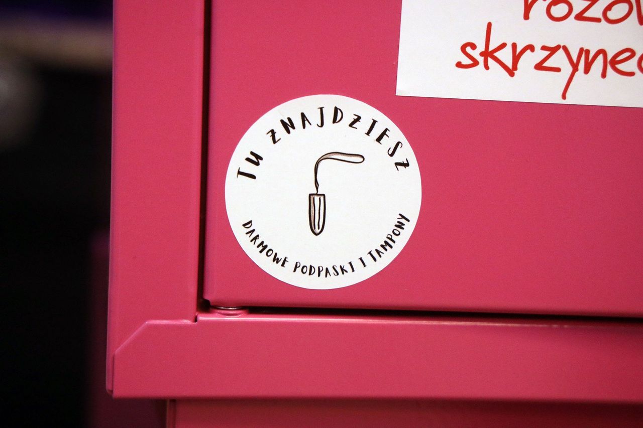 Czy "Różowe Skrzyneczki" w szkołach będą regularnie zaopatrywane?