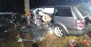Dramat w sylwestra. Passat rozbił się na drzewie