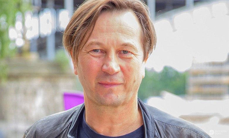 Piotr Cyrwus w teledysku zespołu Loka