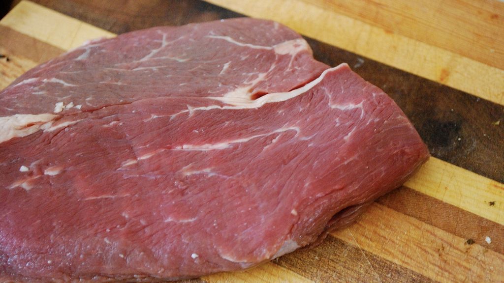 Surowa polędwica cielęca (mięso i tłuszcz)