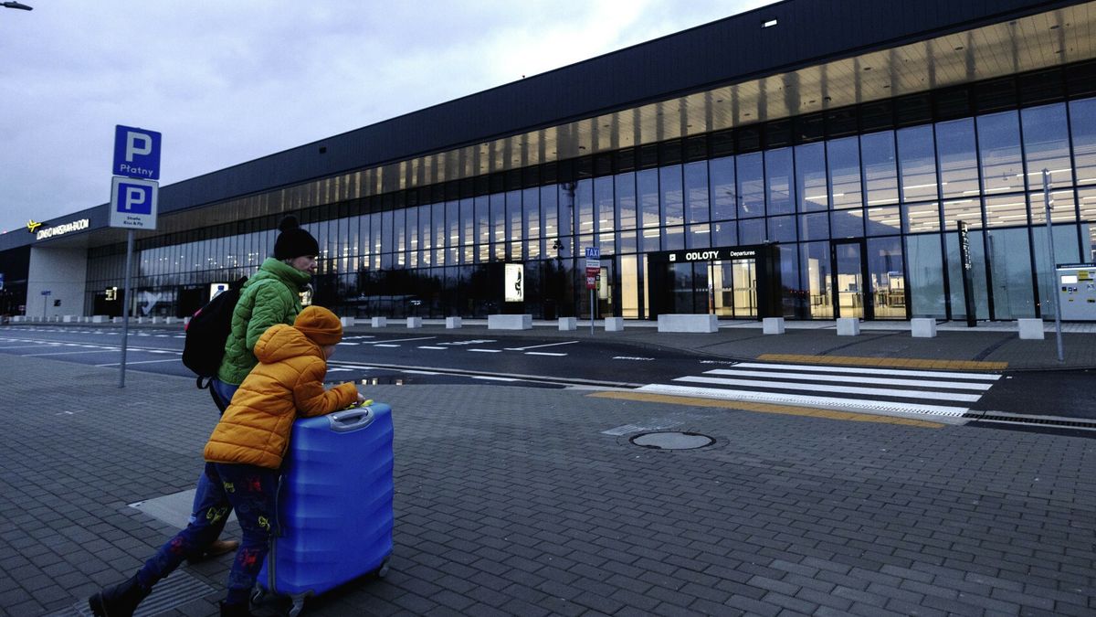 Lotnisko Warszawa Radom17.02.2024. Radom. Lotnisko Warszawa Radom. Fot. Filip Naumienko/REPORTERFilip Naumienko/REPORTER