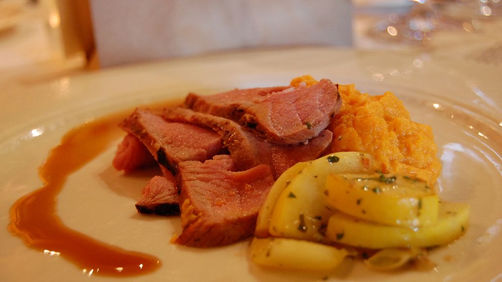 Duszona polędwica cielęca (mięso i tłuszcz)