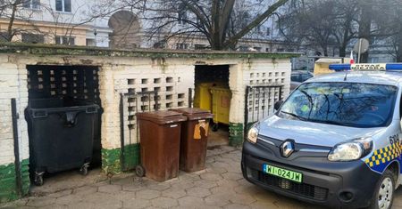 "Nieudany prezent"? Oto co strażnicy znaleźli na śmietniku