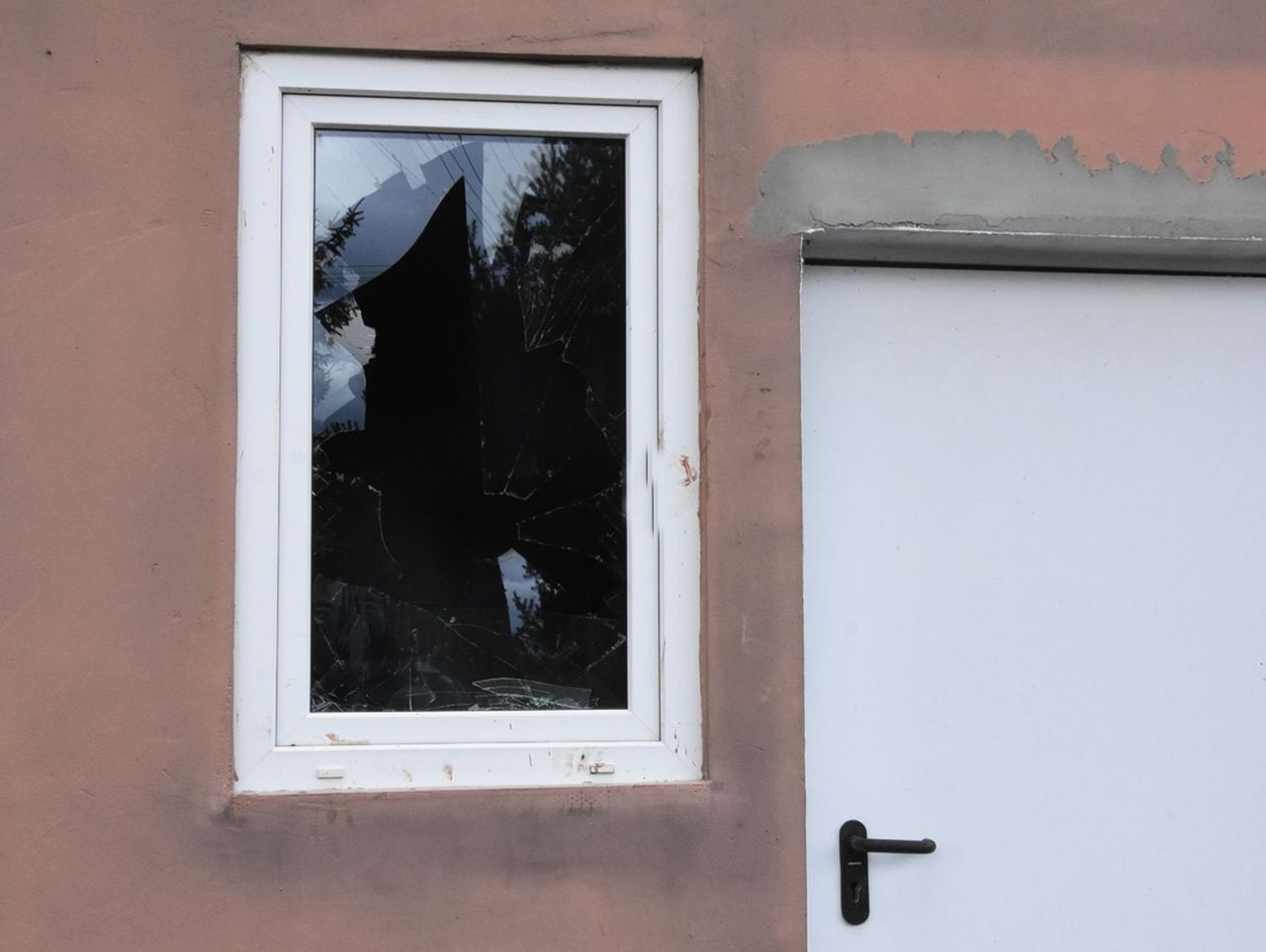 Długosiodło: Włamał się do remizy,ukradł 13 butelek alkoholu
