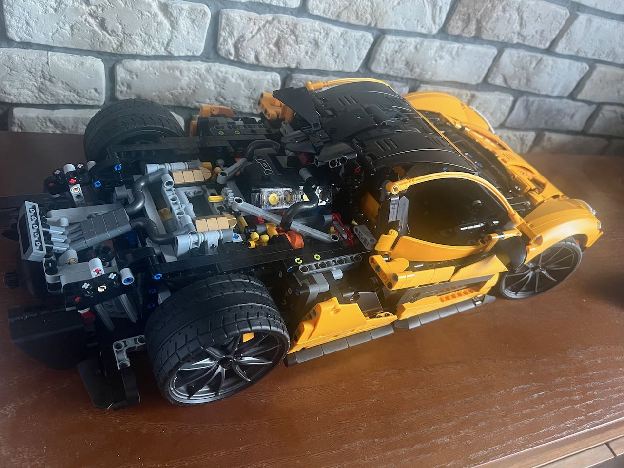 McLaren P1 z klocków LEGO