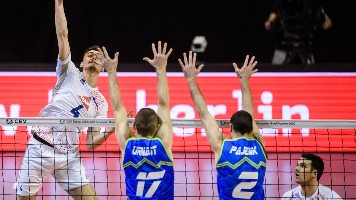 PAP/EPA / CLEMENS BILAN / Na zdjęciu: Jean Patry w ataku