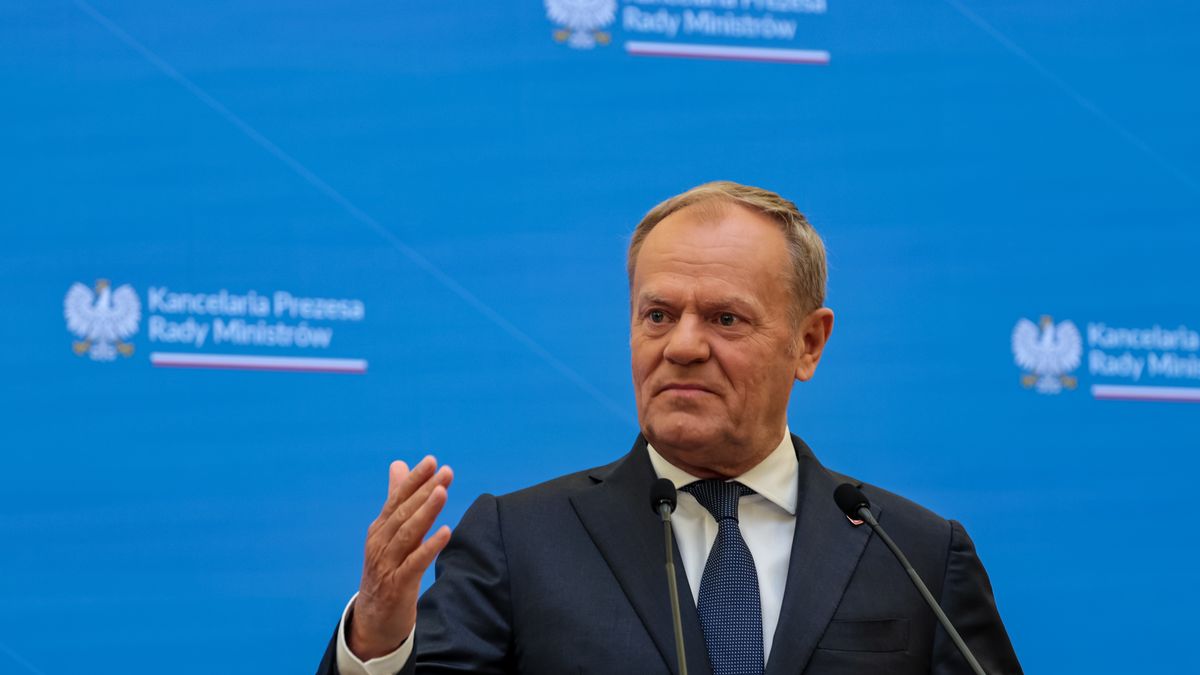 WARSAW, MAZOWIECKIE, POLAND - 2025/04/28: Prime Minister of Poland, Donald Tusk, and Energy Secretary of the USA seen at a joint press conference during bilateral meeting in the Polish Prime Minister's Chancellery on Ujazdowska Street in Warsaw. The representatives discuss possibilities of cooperation on nuclear energy and gas and observe signing of the contract Engineering Development Agreement between Westinghouse-Bechtel regarding new nuclear plant investment in Poland. (Photo by Dominika Zarzycka/SOPA Images/LightRocket via Getty Images)