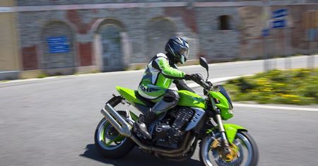 Rozgrzewanie opon motocyklowych. Nie zapomnij o nich przed szybką jazdą