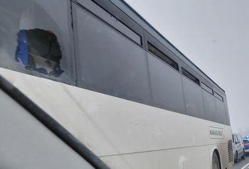 Kibice Olimpii Grudziądz zaatakowali autokar z fanami Unii Skierniewice. Zatrzymano pięć osób