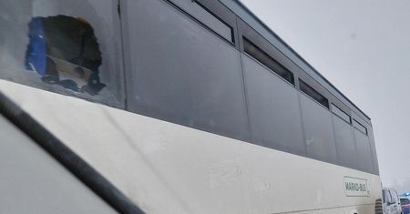 Kibice Olimpii Grudziądz zaatakowali autokar z fanami Unii Skierniewice. Zatrzymano pięć osób