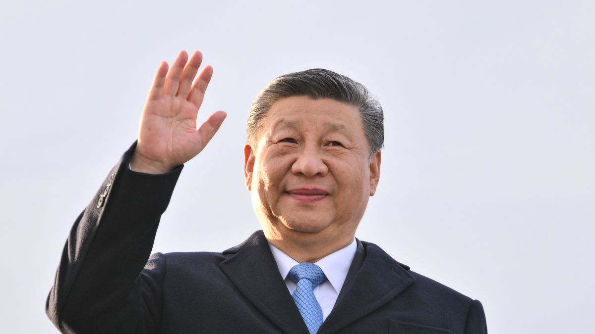 MOSCOW, RUSSIA - MAY 07: (----EDITORIAL USE ONLY - MANDATORY CREDIT - 'GRIGORY SYSOEV / HOST PHOTO-RIA NOVOSTI / POOL' - NO MARKETING NO ADVERTISING CAMPAIGNS - DISTRIBUTED AS A SERVICE TO CLIENTS----) President of the People's Republic of China Xi Jinping arrives for an official visit to attend the celebrations to mark the 80th anniversary of Russia's Victory in the Great Patriotic War of 1941-1945, in Moscow, Russia on May 7, 2025. (Photo by Grigory Sysoev/Anadolu via Getty Images)