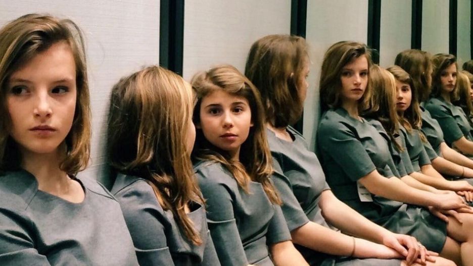 Zaskakująca iluzja optyczna. Ile dziewczynek widzisz?