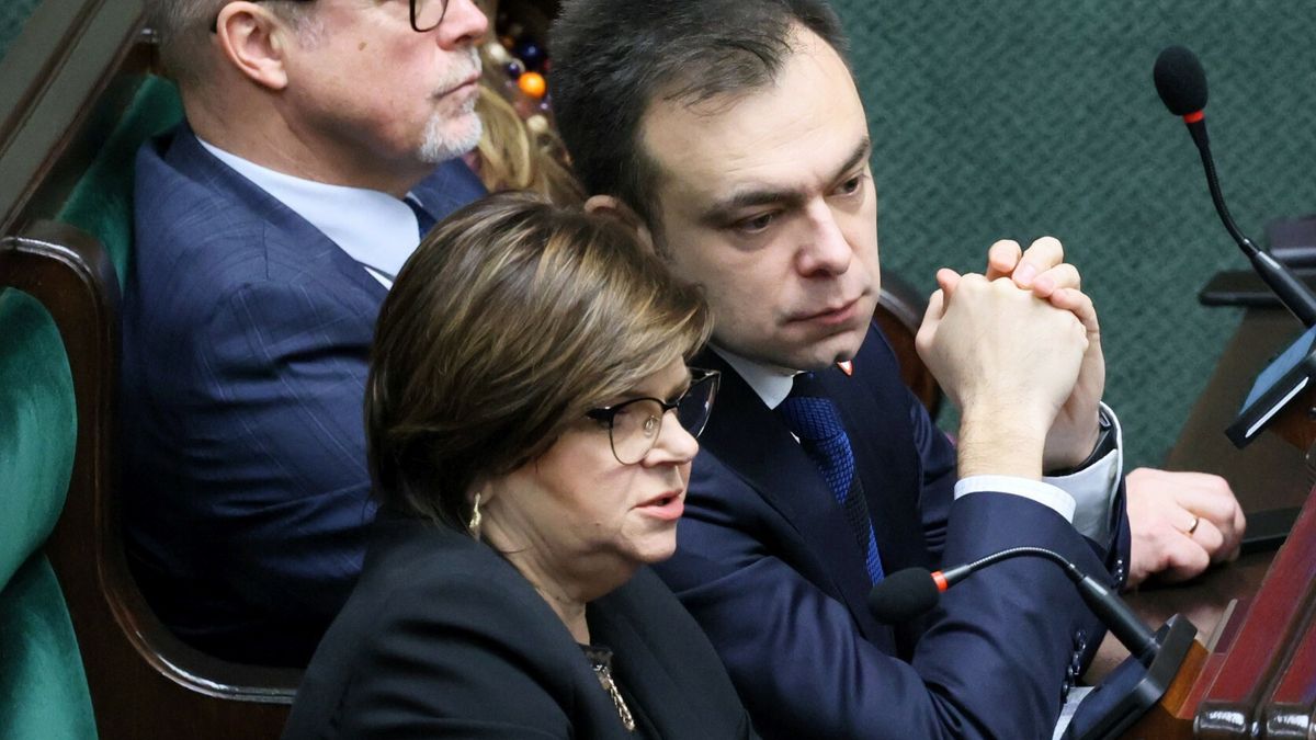 Minister zdrowia Izabela Leszczyna, i minister finansow Andrzej Domanski