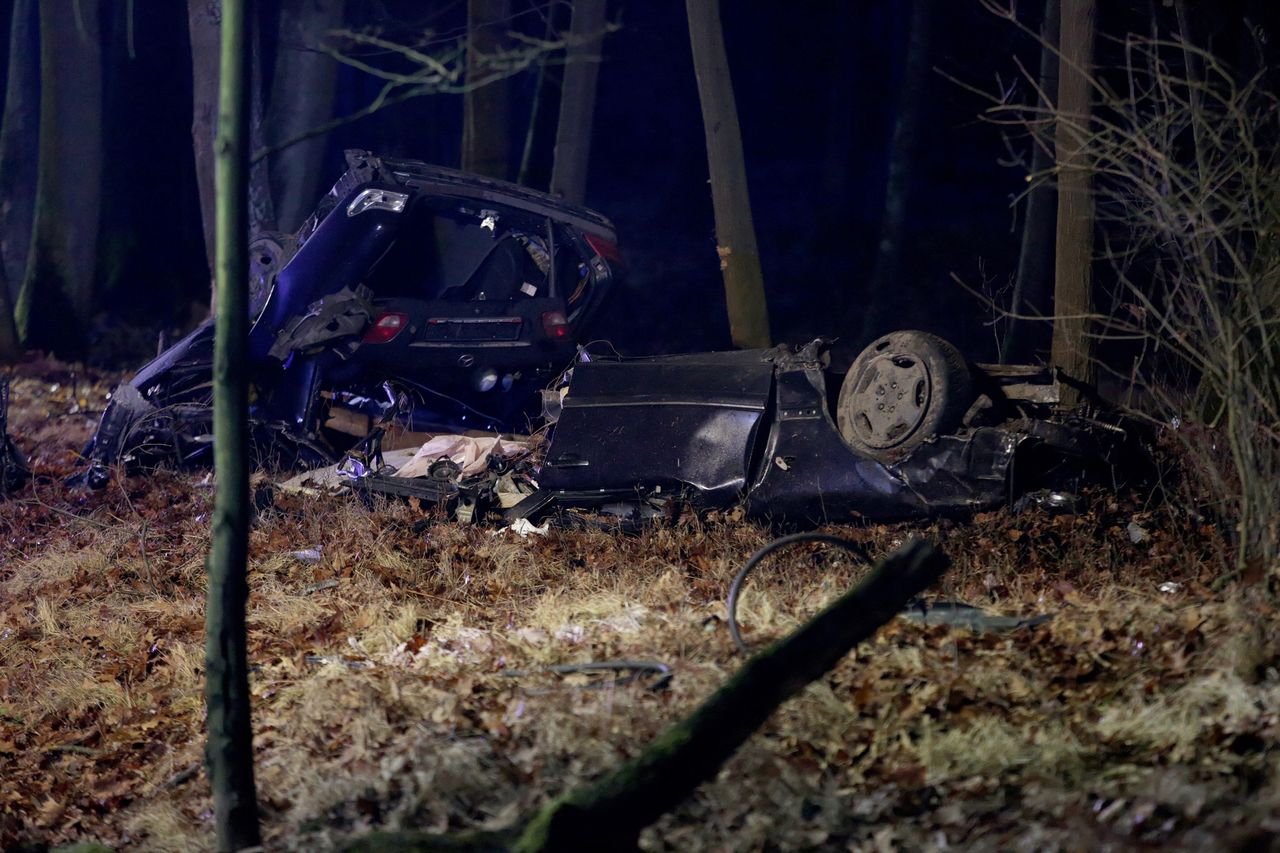 Mercedes właściwie rozpadł się na części 