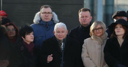 "Kłamca, kłamca". Chaos na miesięcznicy smoleńskiej