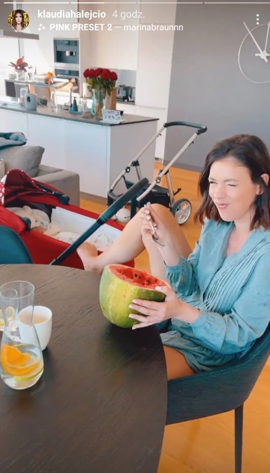 Klaudia Halejcio z córeczką