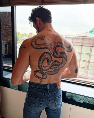 Michele Morrone – tatuaż na plecach