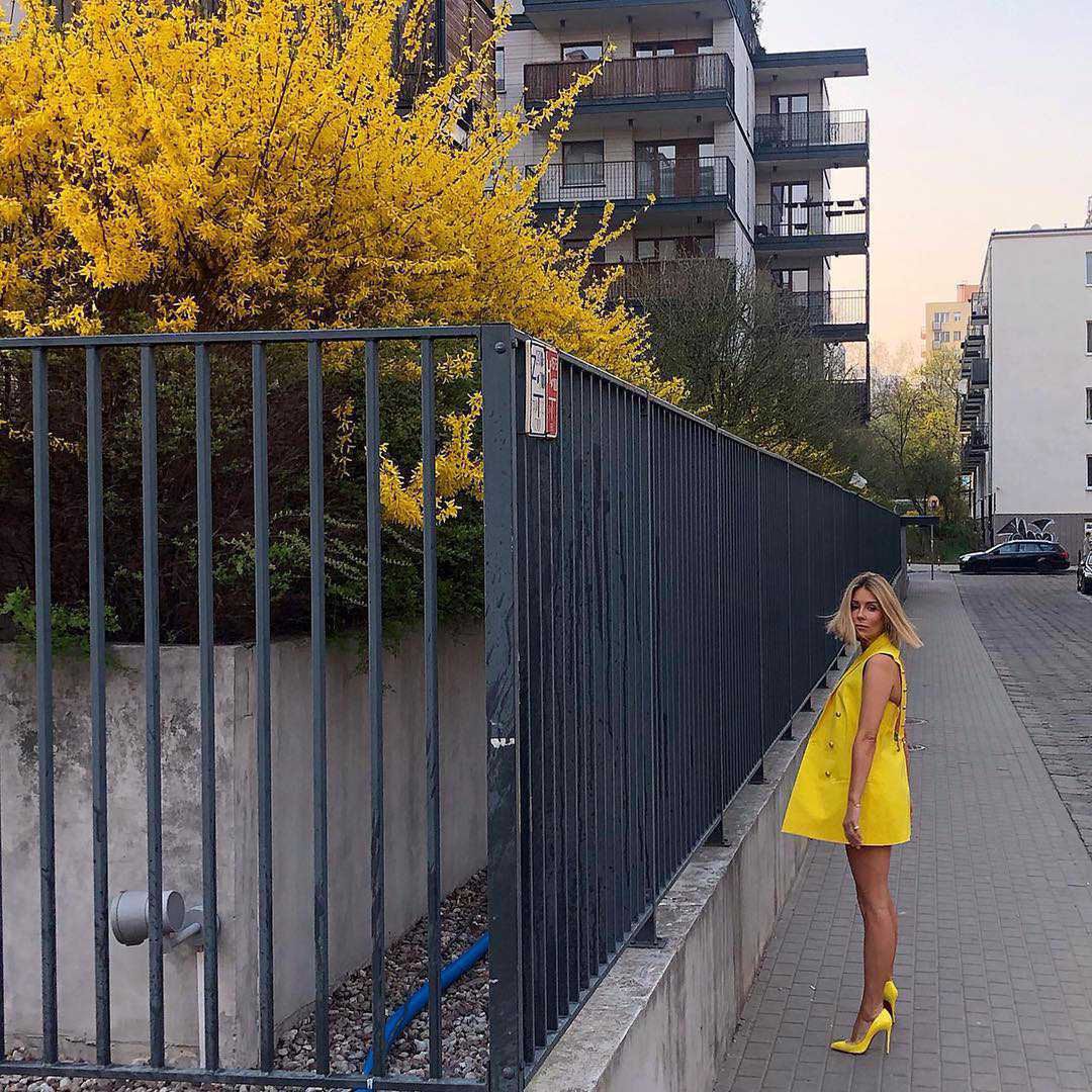 Małgorzata Rozenek w kanarkowej stylizacji