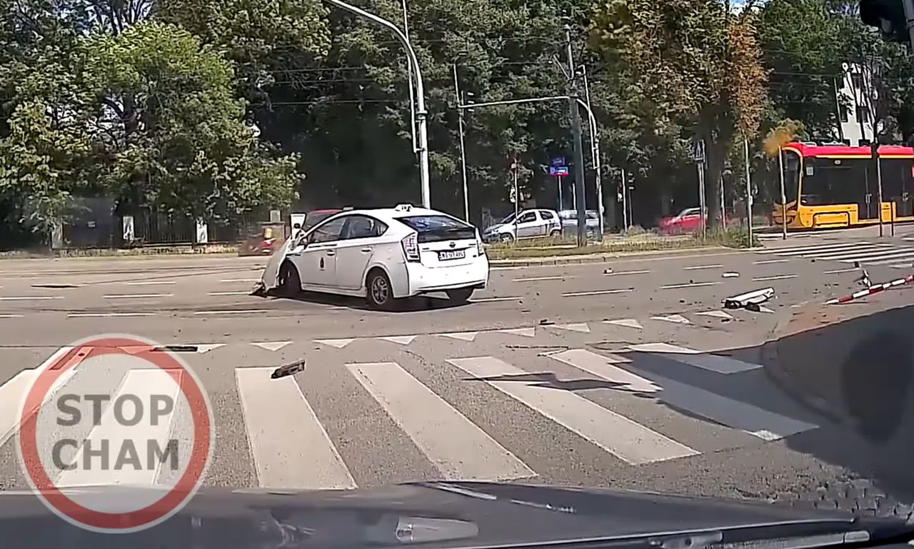 BMW dachowało w Warszawie. 85-latka zmarła. Kontrowersje po ruchu prokuratury