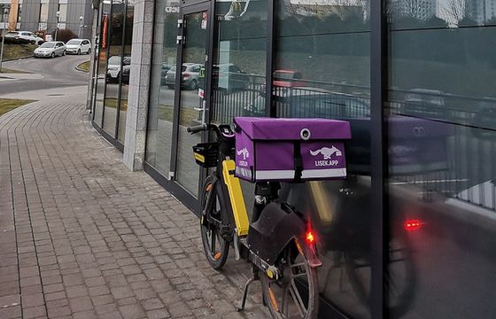 Jush! wyprzedza Liska w rankingu sklepów magazynowych dark store