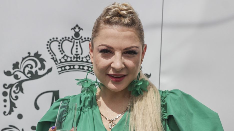 Wystylizowana Narożna nie do poznania! Fani radzą: "Powinni to częściej robić"