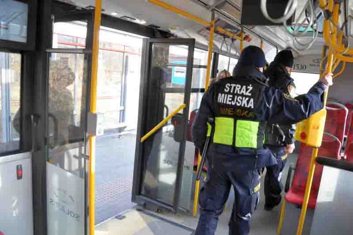 Warszawa. Strażnicy miejscy uratowali zagubioną staruszkę