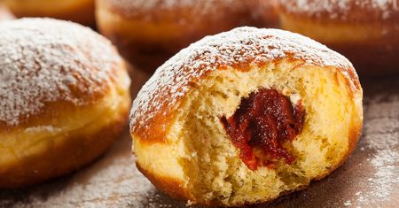 Moja babcia robiła pączki na wodzie i maśle. Były pyszne, mięciutkie i nie ociekały tłuszczem
