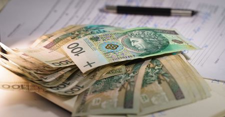 Kobieta dostaje 30 tys. zł miesięcznie za zbliżenia intymne. Urząd skarbowy ws. podatku