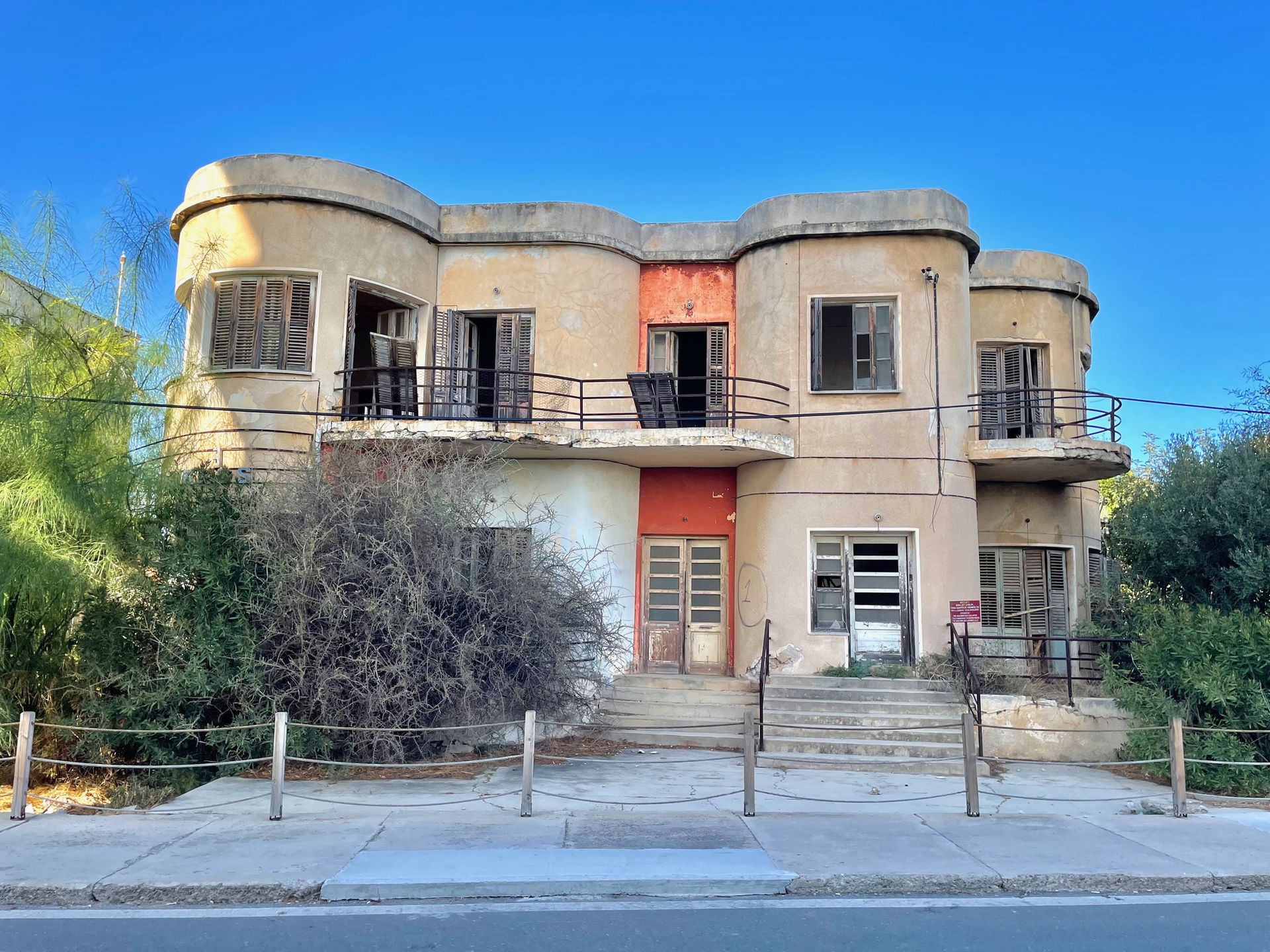 W niektórych miejscach widać jeszcze ślady dawnej świetności 