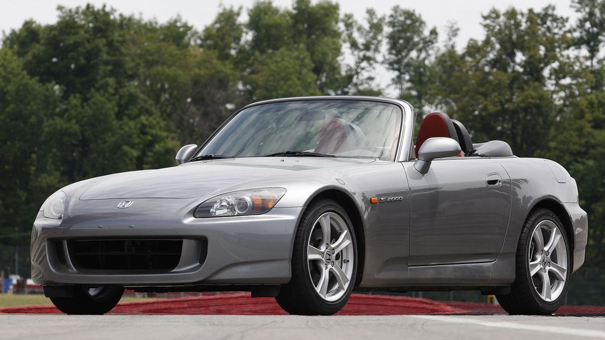 S2000 starzeje się naprawdę godnie.