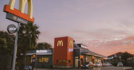 Kazachstan obrywa za wojnę w Ukrainie. McDonald's opuści przez Putina kolejny kraj