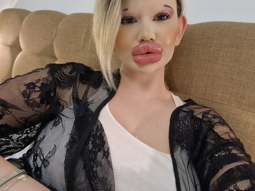Oto Andrea Ivanova, bułgarska Barbie i posiadaczka "największych ust na świecie"