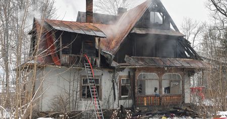 Zakopane. Pożar pustostanu. Nie żyją dwie osoby