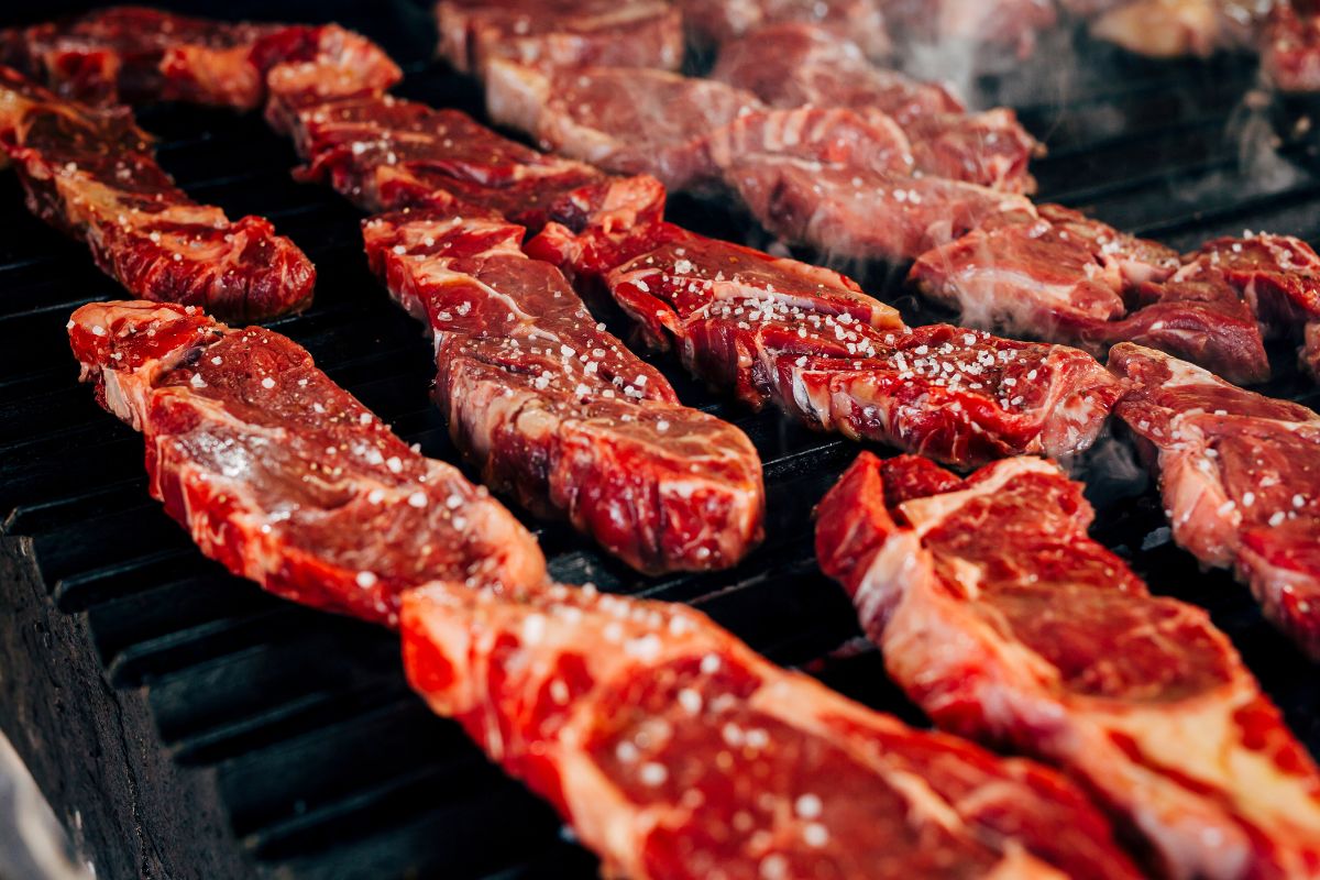 Mięso czerwone i wędliny - zwłaszcza to mięso powinno zostać ograniczone