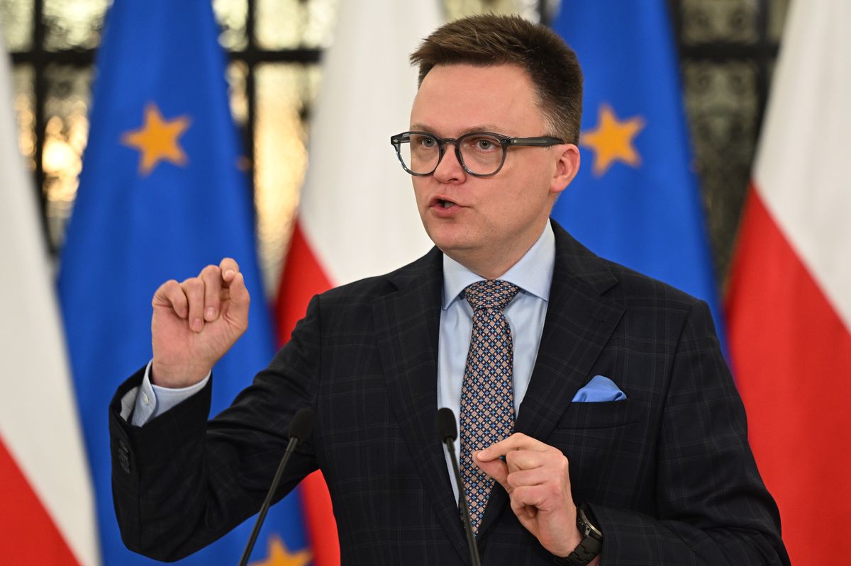 Marszałek Sejmu Szymon Hołownia na konferencji prasowej 