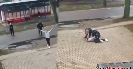 Przyłożyła broń do głowy 25-latkowi. Policjantka zawieszona