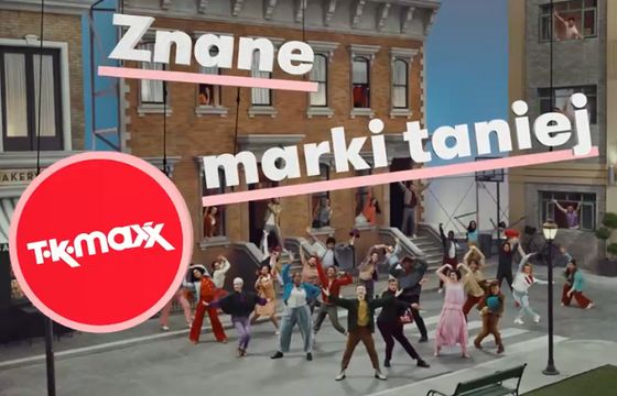 Musicalowy spot reklamuje „znane marki taniej” w TK Maxx (wideo)